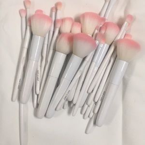 wet n wild makeup brushes.